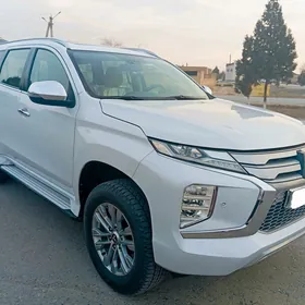 Mitsubishi Pajero 2020