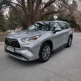 Toyota Highlander 2021