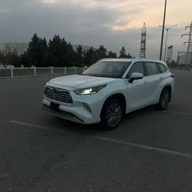 Toyota Highlander 2021