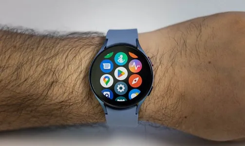 «Sagatda GTA oýnamak!?»: Galaxy Watch 5-de PSP emulýatory we Steam Link işledildi