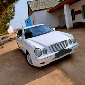 Mercedes-Benz E320 2001