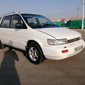 Mitsubishi Chariot 1994