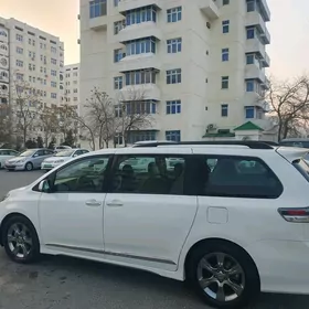 Toyota Sienna 2015