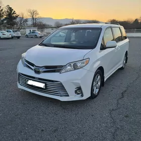 Toyota Sienna 2019