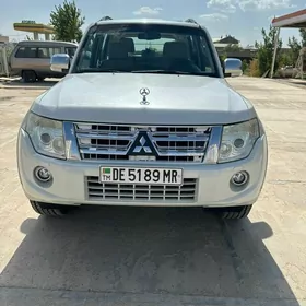 Mitsubishi Pajero 2013