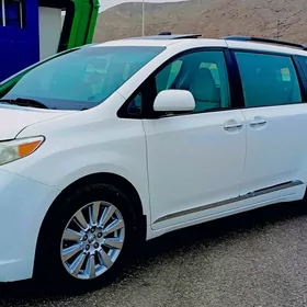 Toyota Sienna 2011