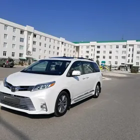 Toyota Sienna 2019