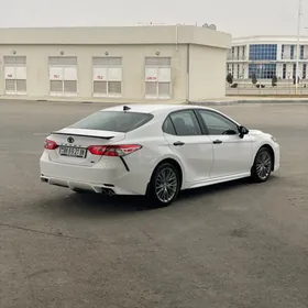 Toyota Camry 2019