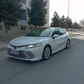 Toyota Camry 2019