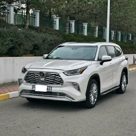 Toyota Highlander 2021