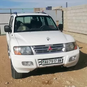 Mitsubishi Pajero 2002