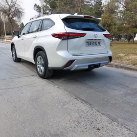 Toyota Highlander 2021