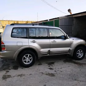 Mitsubishi Pajero 2002