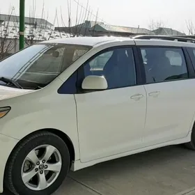 Toyota Sienna 2019