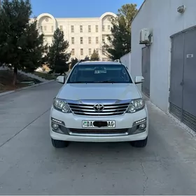 Toyota Fortuner 2015