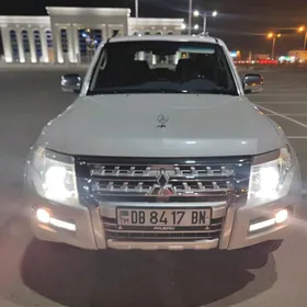 Mitsubishi Pajero 2015