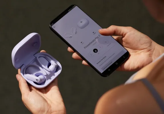 Apple 11-nji fewralda PowerBeats Pro 2 simsiz nauşniklerini tanyşdyrar