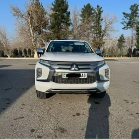 Mitsubishi Pajero 2020