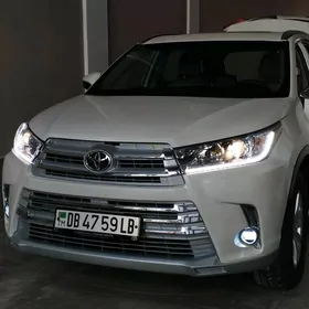 Toyota Highlander 2019