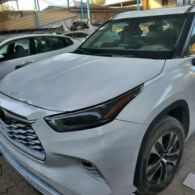 Toyota Highlander 2021