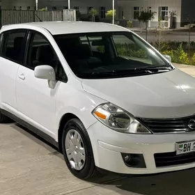 Nissan Versa 2012