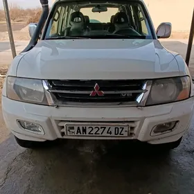 Mitsubishi Montero 2000