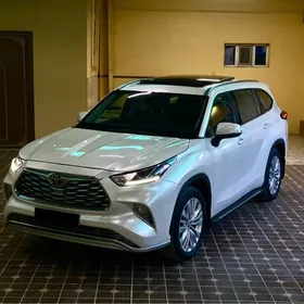 Toyota Highlander 2021