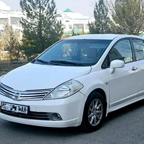 Nissan Tiida 2006