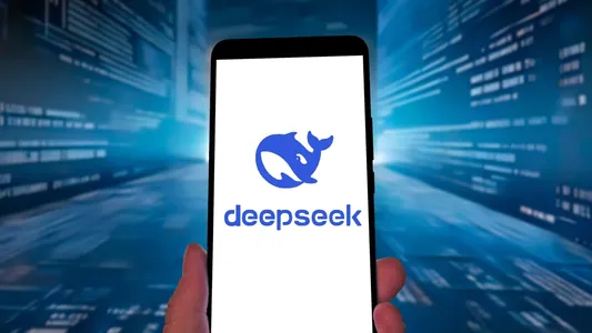 DeepSeek bir hepdede Gemini-niň yzyndan ýetip, dünýäde ikinji meşhur çat-bot boldy