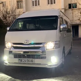 Toyota Hiace 2013