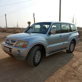 Mitsubishi Pajero 2004