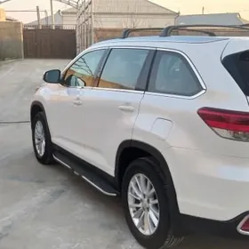 Toyota Highlander 2019