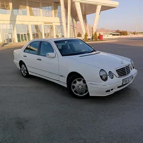 Mercedes-Benz E320 2001