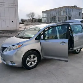 Toyota Sienna 2016