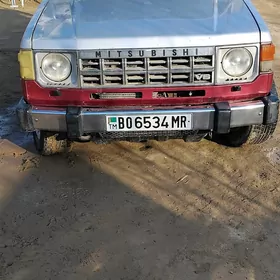 Mitsubishi Pajero 1990