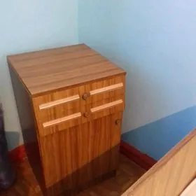 Прикроватные тумбочки б/у -шт