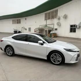 Toyota Camry 2025