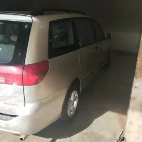 Toyota Sienna 2004