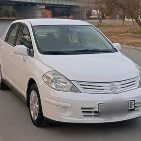 Nissan Tiida 2011