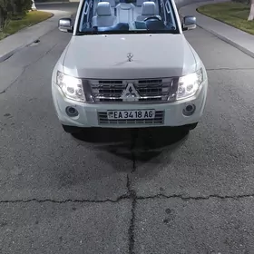 Mitsubishi Pajero 2014