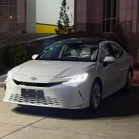 Toyota Camry Hybrid 2025