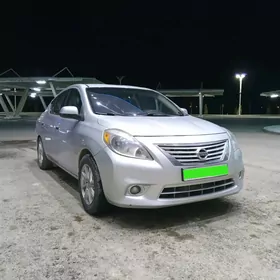 Nissan Versa 2013