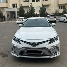 Toyota Camry 2021