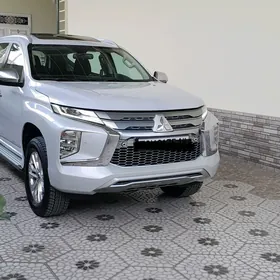 Mitsubishi Pajero 2020