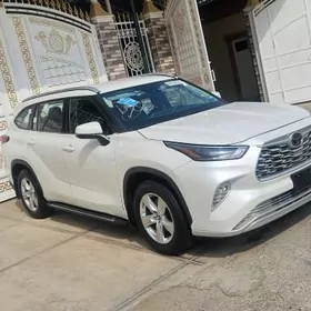 Toyota Highlander 2021