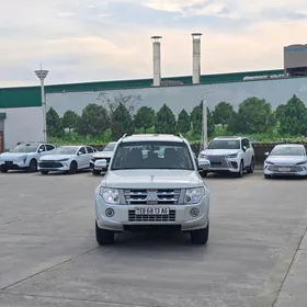 Mitsubishi Pajero 2014