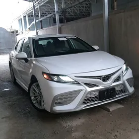 Toyota Camry 2021