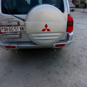 Mitsubishi Montero 2001