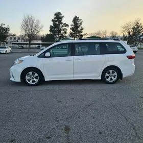 Toyota Sienna 2020