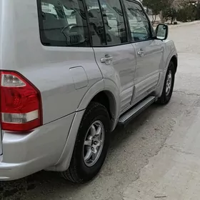 Mitsubishi Montero 2001